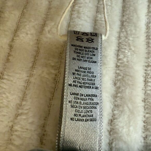 Skims Essential Long Sleeve Scoop Neck Bodysuit Light Grey Sz XXS/XS NWT - Picture 9 of 11